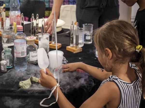 Saturday: UniSysCat's fair of the elements with experiments for children