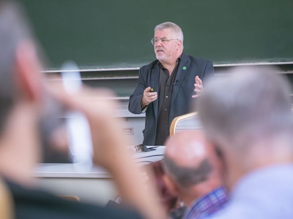 John Warner at his inaugural lecture © TU Berlin/Christian Kielmann