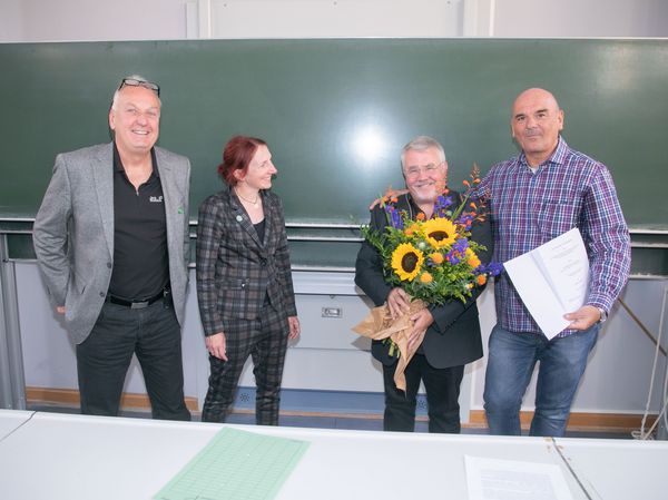 Ceremonial awarding of the certificates to Prof. John Warner © TU Berlin/Christian Kielmann
