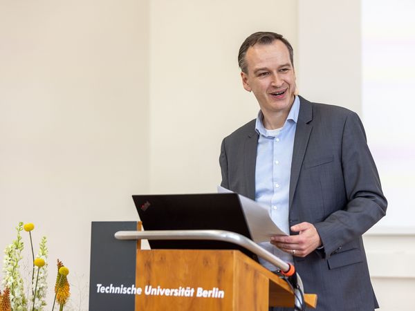 Welcoming speech by UniSysCat's spokesperson Prof. Arne Thomas