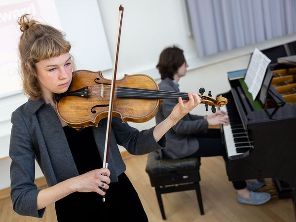 Piano and Violine Play for the Clara Immerwahr Award Ceremony