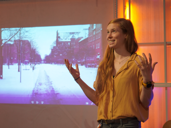 Anne Voigt from NeuroCure explaining her research on the brain