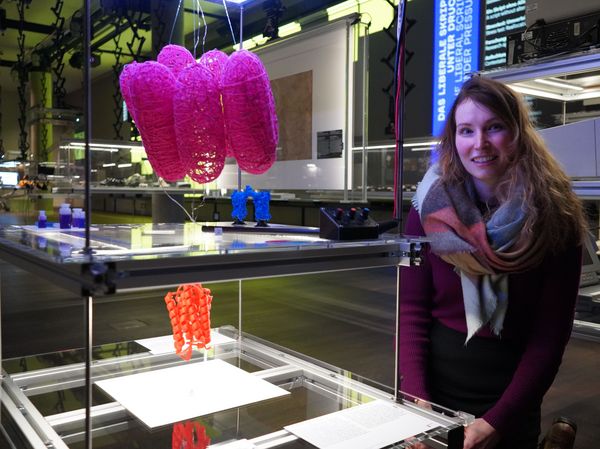 Sabine Oldemeyer (Heberle group) next to her "bacteriorhodopsin" model