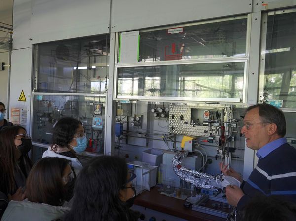 Visiting the lab of Prof. Reinhard Schomäcker © UniSysCat / Jean-Philippe Lonjaret