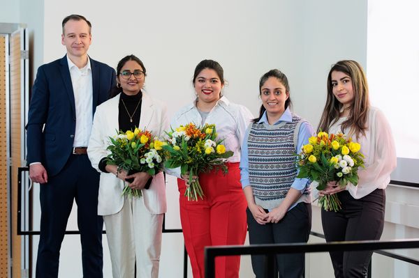 Meera Mehta, Arne Thomas and the three science slammers Tamanna Manjur Ahamad, Anushka Ghosh and Malin Khalil  