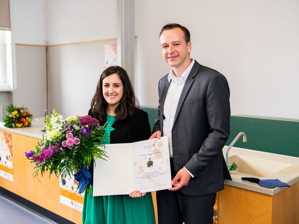 Clara Immerwahr Award 2019 - Awardee Dr. María Escudero Escribano and Cluster Chair Prof. Arne Thomas